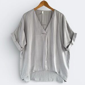 🎉5 for $45🎉 Glam top blouse shirt size S